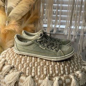 Taos Green Star Distressed Shoes Sneakers